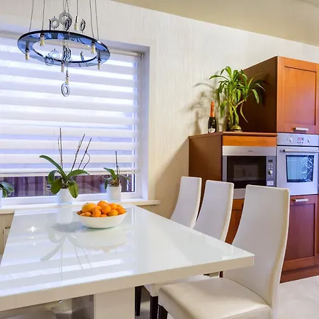 Gorgeous House 5-bedrooms Apartment